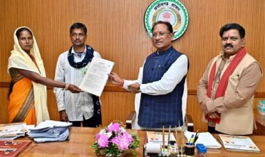 PM आवास योजना (ग्रामीण) में ऐतिहासिक उपलब्धि : मुख्यमंत्री विष्णु देव साय ने कॉफी टेबल बुक का किया अनावरण