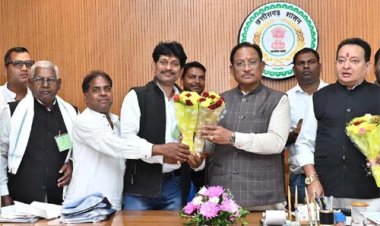 मुख्यमंत्री से सतनाम पंथ के पदाधिकारियों ने की सौजन्य मुलाकात