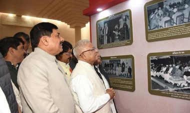 राज्यपाल मंगुभाई पटेल ने विधानसभा की गौरवशाली यात्रा के दुर्लभ चित्रों की प्रदर्शनी का किया शुभारंभ