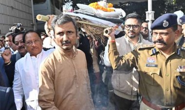 ज्ञानपीठ सम्मानित साहित्यकार विनोद कुमार शुक्ल को मुख्यमंत्री विष्णु देव साय ने दी भावभीनी अंतिम श्रद्धांजलि