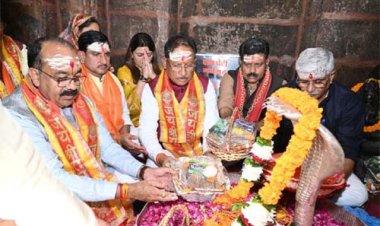 नववर्ष पर मुख्यमंत्री विष्णुदेव साय व केंद्रीय पर्यटन मंत्री ने भोरमदेव मंदिर में की पूजा-अर्चना