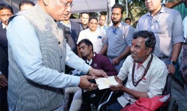 सुशासन के केंद्र में संवेदनशीलता, जनदर्शन में तत्काल सुलझी समस्याएं