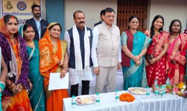 कैबिनेट मंत्री देवांगन धीवर समाज के नववर्ष एवं पारिवारिक मिलन समारोह में हुए शामिल