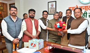 मुख्यमंत्री विष्णुदेव साय से वीर शहीद दीपक भारद्वाज स्मृति समिति के सदस्यों की सौजन्य मुलाकात