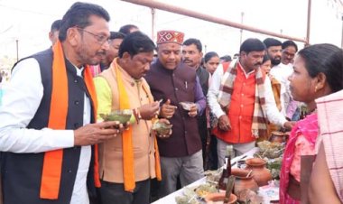 बस्तर पंडुम अंतर्गत बस्तर और बकावंड में लोक संस्कृति के महापर्व में मांदर की थाप पर थिरके कलाकार