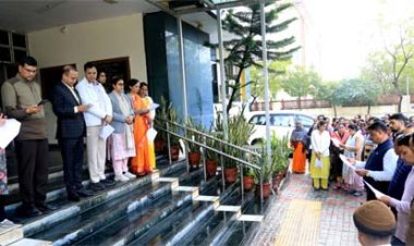 सामाजिक न्याय एवं अधिकारिता निदेशक ने राष्ट्रीय मतदाता दिवस के मौके पर दिलाई मतदाता शपथ