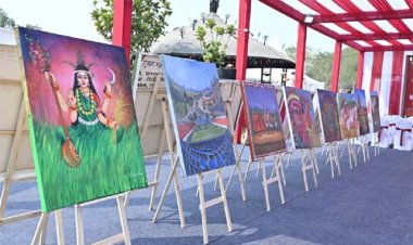 रायपुर साहित्य उत्सव में जितने साहित्य के रंग बिखरे, उतने ही चित्रकला के भी