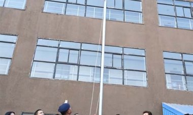  इंद्रावती भवन में आयुक्त अवनीश कुमार शरण ने किया ध्वजारोहण