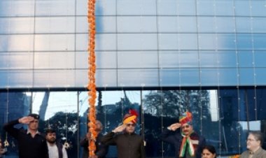 गणतंत्र दिवस पर सूचना केन्द्र में आयुक्त, सूचना एवं जनसम्पर्क ने फहराया तिरंगा