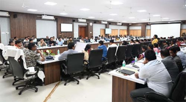 बीजापुर के विकास में महिला समूहों की भूमिका अहम: उपमुख्यमंत्री विजय शर्मा