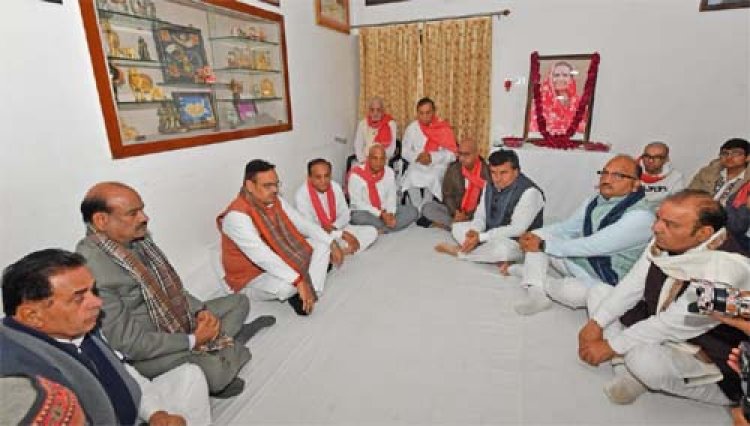 लोकसभा अध्यक्ष ओम बिरला एवं मुख्यमंत्री भजनलाल शर्मा ने पूर्व महापौर घनश्याम ओझा की स्वर्गीय धर्मपत्नी को दी श्रद्धांजलि