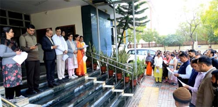 सामाजिक न्याय एवं अधिकारिता निदेशक ने राष्ट्रीय मतदाता दिवस के मौके पर दिलाई मतदाता शपथ