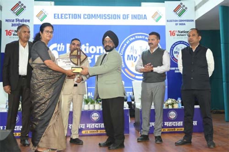 लोकतंत्र की मजबूती के लिए जागरूक मतदाता आवश्यक: न्यायमूर्ति इंदर सिंह उबोवेजा