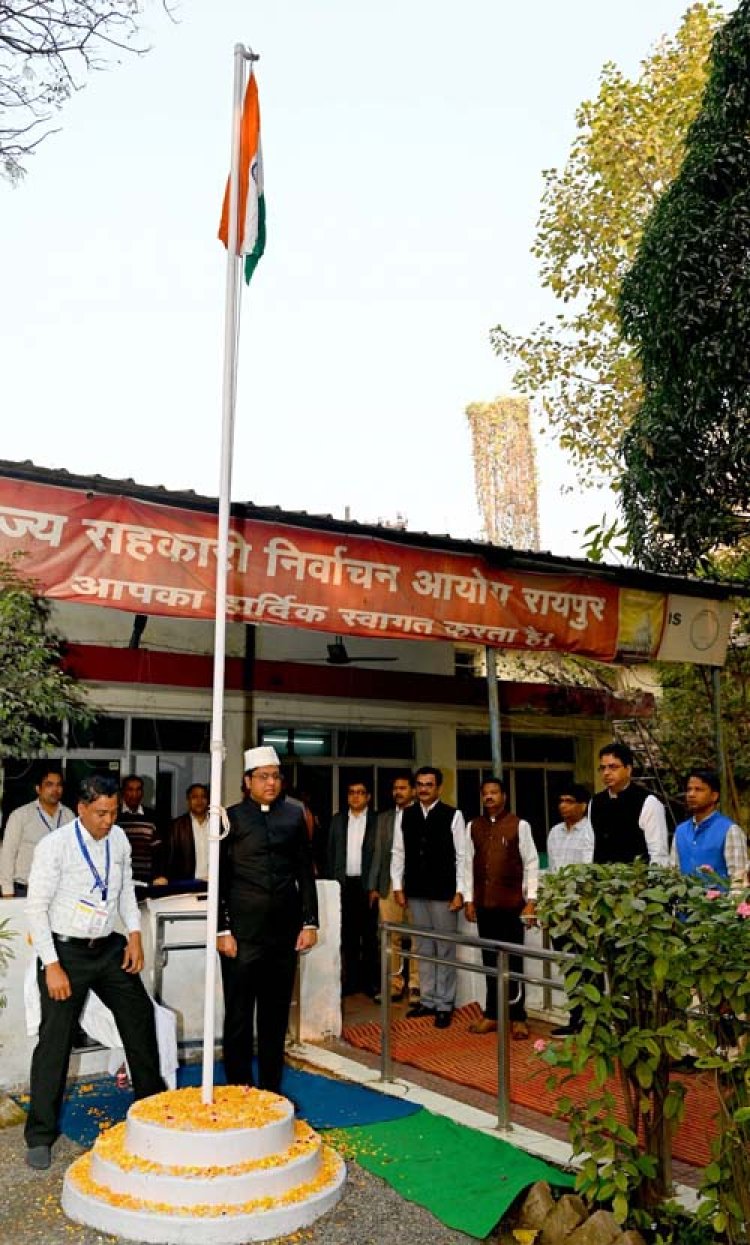 जनसम्पर्क संचालनालय में आयुक्त डॉ. रवि मित्तल ने किया ध्वजारोहण