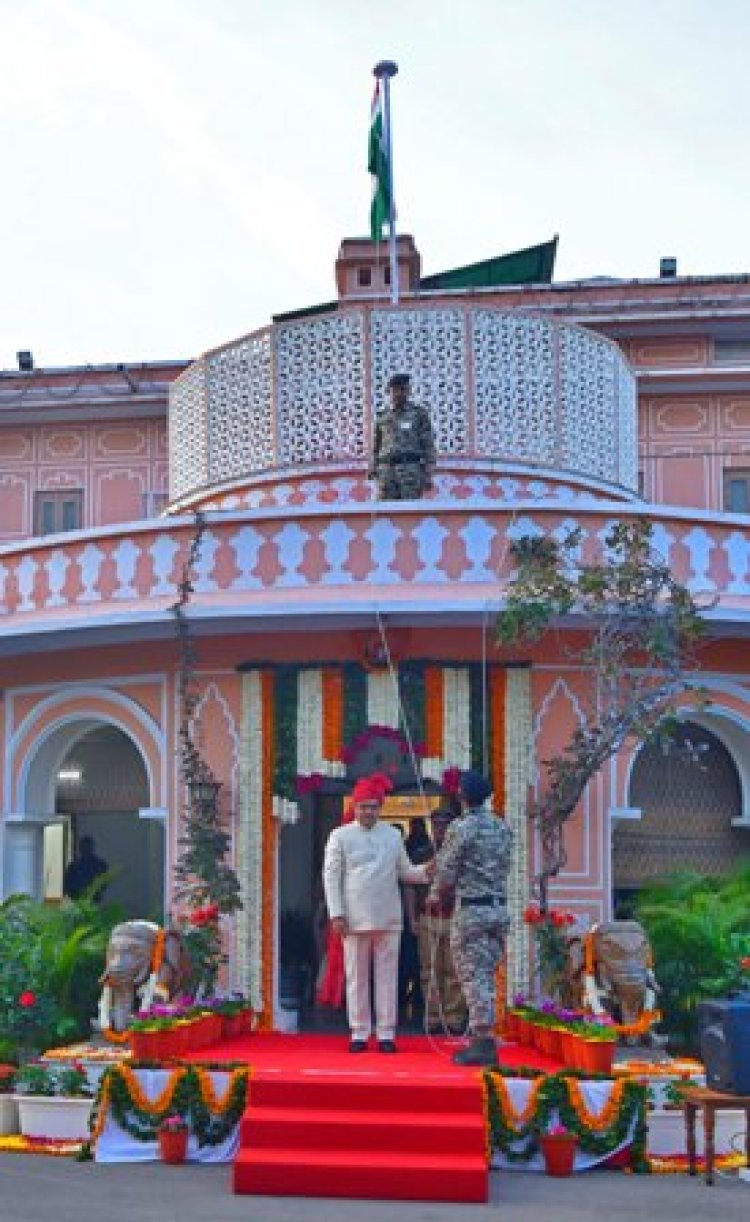 CM भजनलाल  ने 77वें गणतंत्र दिवस पर मुख्यमंत्री निवास पर फहराया तिरंगा
