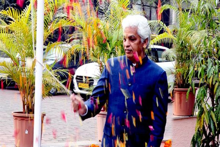 आयुक्त जनसंपर्क सक्सेना ने जनसंपर्क संचालनालय में फहराया राष्ट्रीय ध्वज