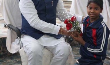 दिव्यांग बच्चों के बीच पहुंचे मुख्यमंत्री साय, नारायणपुर के परीयना दिव्यांग आवासीय विद्यालय को बस देने की घोषणा