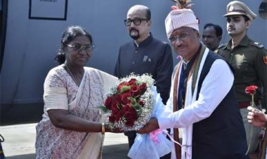 राष्ट्रपति द्रौपदी मुर्मू का जगदलपुर के मां दंतेश्वरी एयरपोर्ट में आत्मीय स्वागत