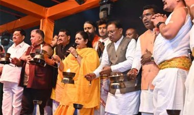 CM साय ने भगवान राजीव लोचन एवं कुलेश्वरनाथ महादेव मंदिर में की पूजा अर्चना, छत्तीसगढ़ की समृद्धि की प्रार्थना की