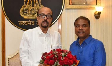 राज्यपाल रमेन डेका से वन मंत्री कश्यप ने भेंट की