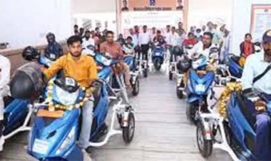 बजट घोषणा के तहत 2450 दिव्यांग जन को स्कूटी वितरित