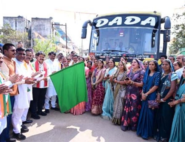 उन्नत पशुपालन एवं डेयरी प्रबंधन सीखने बनासकाठा गुजरात रावाना हुए कबीरधाम के पशुपालक और बिहान की दीदियां
