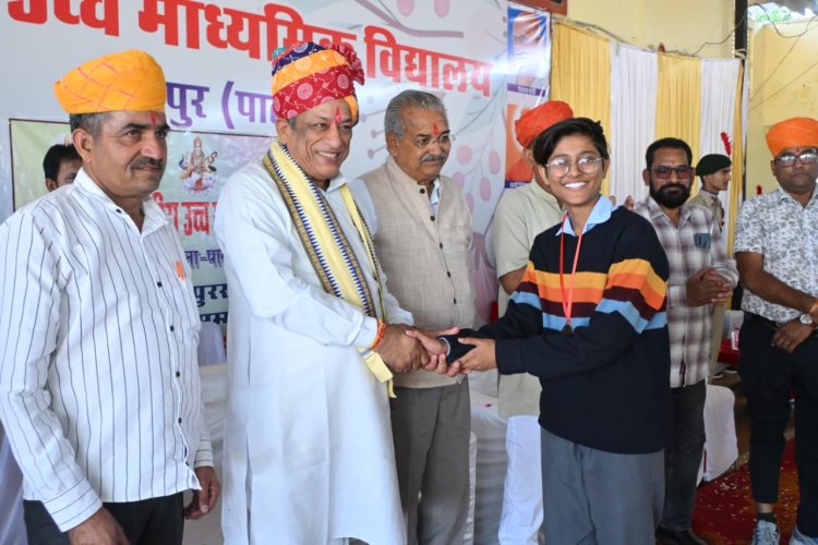 पशुपालन मंत्री ने सुमेरपुर में पीएमविद्यालय के विद्यार्थियों को किया सम्मानित