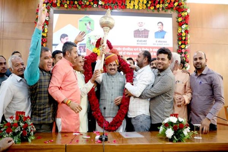 इंदौर-उज्जैन ग्रीन फील्ड फोर लेन रोड निर्माण में किसान हित सर्वोपरि: मुख्यमंत्री डॉ. यादव