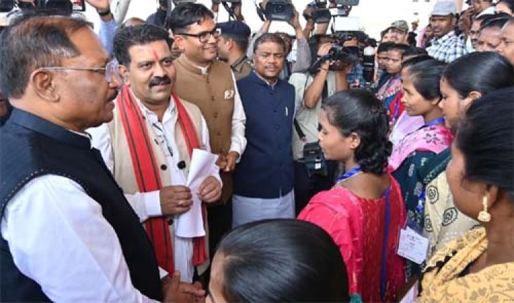 नए विश्वास के साथ आगे बढ़ रहे पुनर्वासित युवा: विधानसभा में समझी जनतांत्रिक प्रणाली