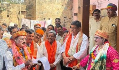 वन राज्यमंत्री संजय शर्मा ने होली के अवसर पर निकाले गए स्वांग कार्यक्रम शिरकत की