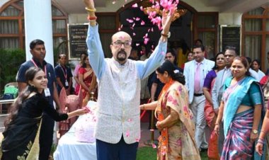 नारी शक्ति इस देश के विकास की धुरी, अंतिम पंक्ति की महिलाओं तक विकास पहुंचाने के लिए हम कृत संकल्पित: राज्यपाल डेका‘नारी शक्ति इस देश के विकास की धुरी, अंतिम पंक्ति की महिलाओं तक विकास पहुंचाने के लिए हम कृत संकल्पित‘‘- राज्यपाल डेका