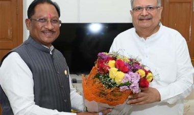 मुख्यमंत्री विष्णु देव साय ने विधानसभा अध्यक्ष डॉ. रमन सिंह से की सौजन्य मुलाकात