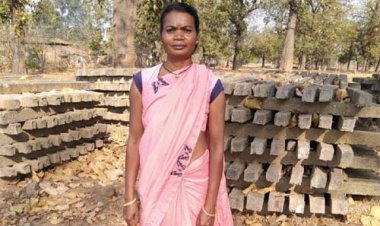 पोल निर्माण कार्य से आत्मनिर्भर बनीं सेमरिहा की फूलमती सिंह