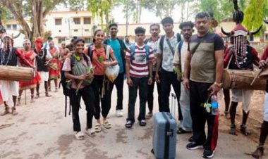 खेलो इंडिया ट्रायबल गेम्स : केरल की एथलेटिक्स टीम पहुंची जगदलपुर, पारंपरिक लोकनृत्य से हुआ भव्य स्वागत