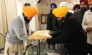 नंगे पांव श्री अकाल तख्त साहिब के सचिवालय में पेश हुए सीएम भगवंत मान