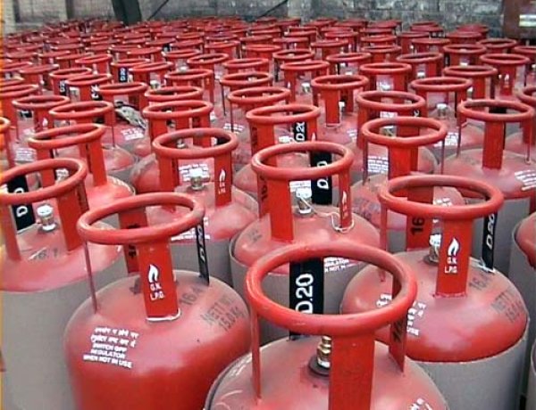  रसोई गैस की सुचारु आपूर्ति सुनिश्चित करने अधिकारियों को निर्देश: प्रदेश में एलपीजी, पेट्रोल और डीजल का पर्याप्त स्टॉक