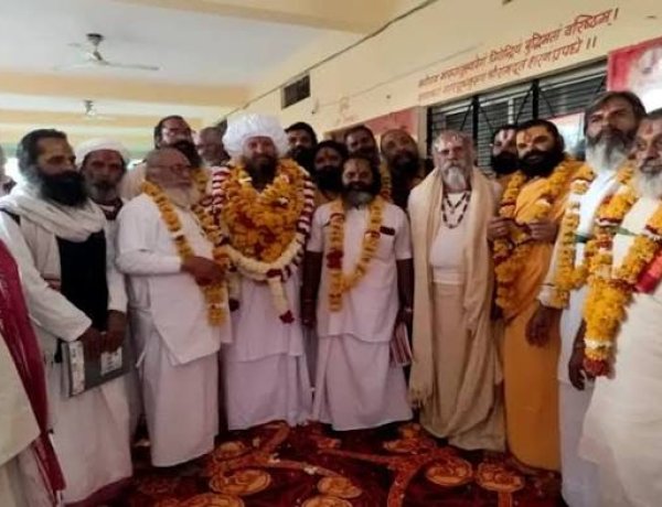 सिंहस्थ के पूर्व अभा अखाडा परिषद को लेकर सियासत गहराई, 13 अखाड़ों में दिखी दो फाड़