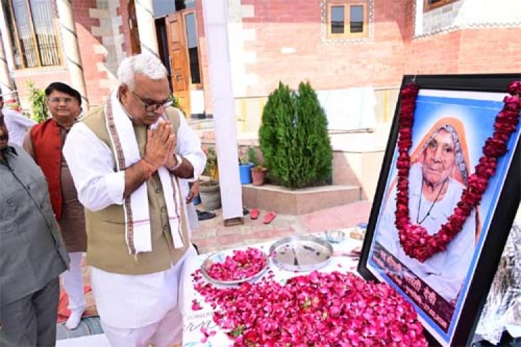 गृह राज्य मंत्री बेढम ने नेता प्रतिपक्ष जूली की माता जी को दी श्रद्धांजलि