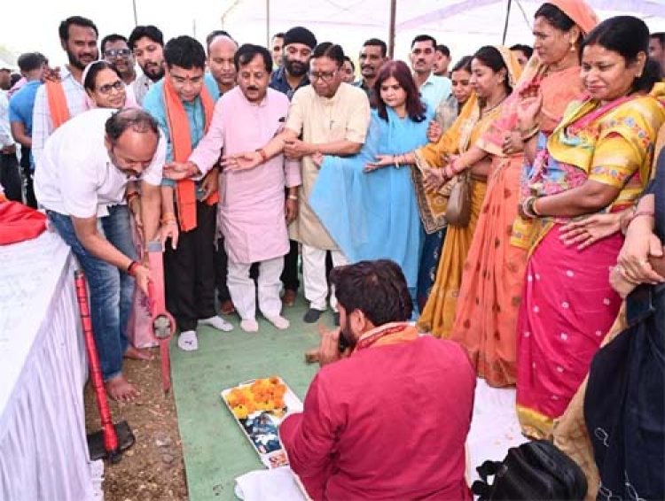 बलौदाबाजार को मिली विकास की नई सौगात : राजस्व मंत्री टंक राम वर्मा ने 32 लाख रुपए से बने हाट बाजार का का किया लोकार्पण