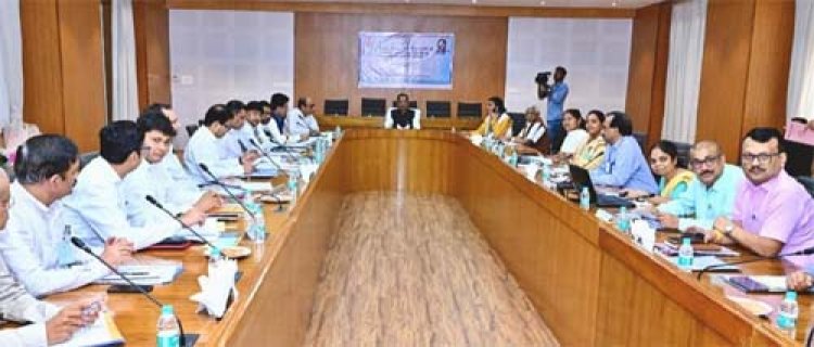 जबरन दबावपूर्वक मैनुअल स्केवेंजर्स का कार्य करवाने वालों पर की जाए कड़ी कार्यवाही- मुख्यमंत्री विष्णुदेव साय