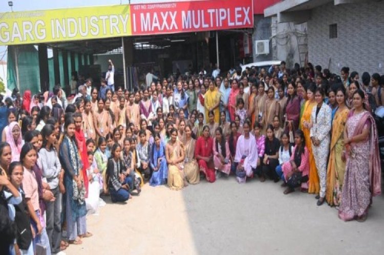 मंत्री श्रीमती लक्ष्मी राजवाड़े ने 600 छात्राओं को दिखाई द केरल स्टोरी 2