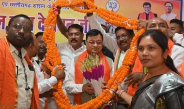 उद्योग मंत्री देवांगन के जन्मदिन पर बधाई देने कार्यकर्ताओं एवं आम नागरिकों का उमड़ा हुजूम, जगह-जगह अभिनंदन एवं स्वागत