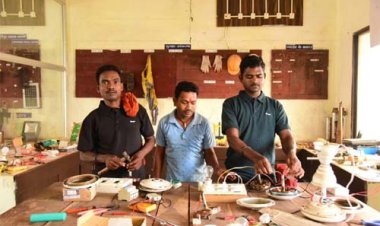 अब हथियार नहीं, हुनर से बदल रही पुनर्वासितों की जिंदगी