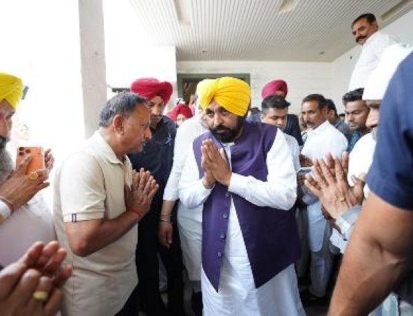 मुख्यमंत्री भगवंत सिंह मान जगराओं पहुंचकर मथुरा पीड़ित परिवारों से मिले, संकट की घड़ी में हर संभव सहायता का भरोसा