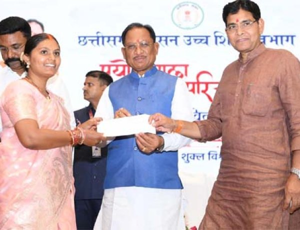 युवाओं के उज्ज्वल भविष्य के लिए सरकार पूर्णतः प्रतिबद्ध : मुख्यमंत्री विष्णु देव साय