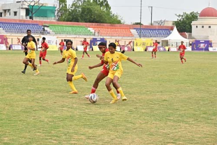 महिला फुटबॉल में छत्तीसगढ़ का शानदार प्रदर्शन, झारखंड को हराकर जीता स्वर्ण पदक