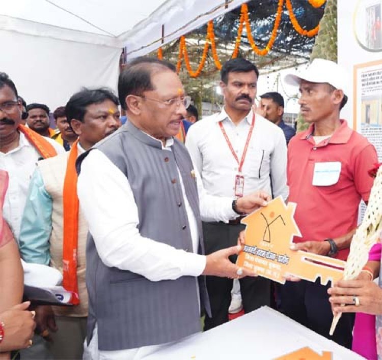 सिलगेर के माड़वी कोसा ने अपने हाथों से बनाया अपना घर, मुख्यमंत्री ने सौंपी खुशियों की चाबी