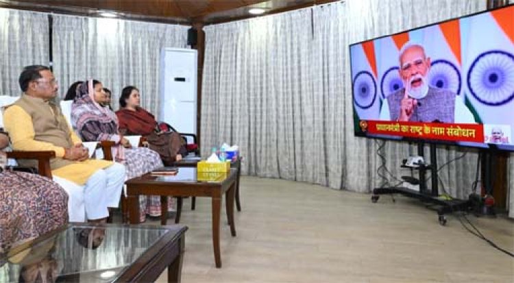 CM साय ने मुख्यमंत्री निवास में PM मोदी के नारी शक्ति वंदन अधिनियम के सम्बन्ध में राष्ट्र के नाम प्रसारित संबोधन का श्रवण किया