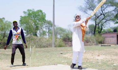जब मुख्यमंत्री उतरे मैदान में: सुशासन तिहार में बच्चों संग खेला क्रिकेट, बढ़ाया हौसला