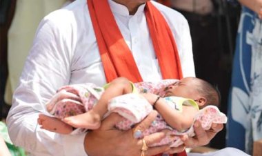 एक माह के नवजात का मुख्यमंत्री ने किया नामकरण, “रविशंकर” नाम से गूंजा गांव का आंगन